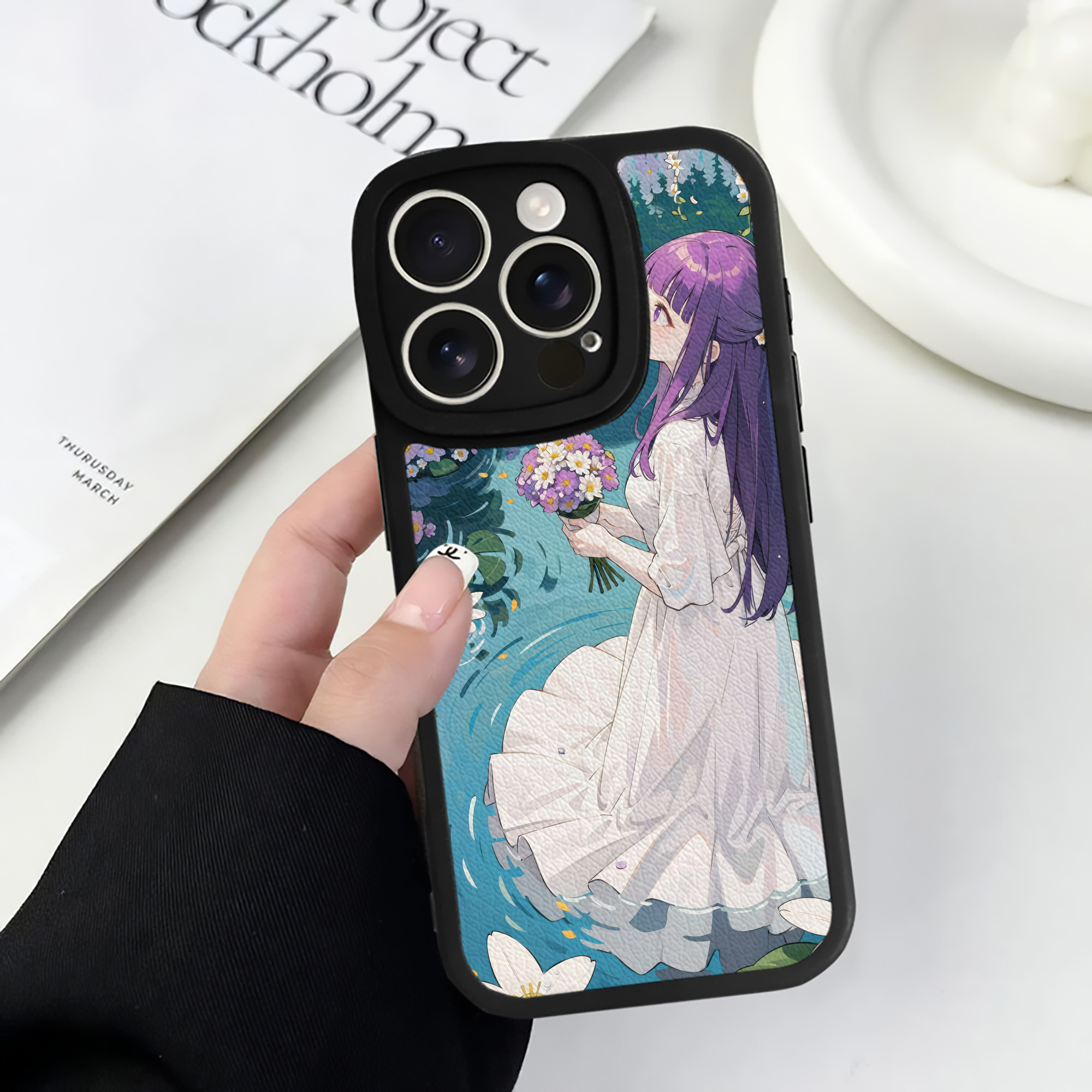 （画像用） 葬送のフリーレン Frieren 【iPhone 16シリーズ対応】シリコンスマホケース（レザー調） 材質：シリコン